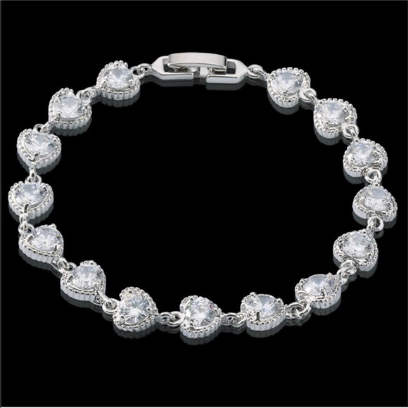 Jewelry - HEARTS BRACELET